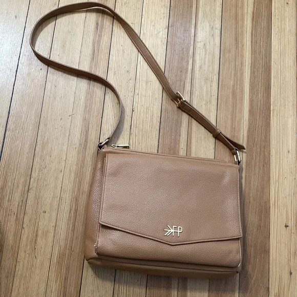 Freshly Picked tan crossbody - Picture 2 of 13